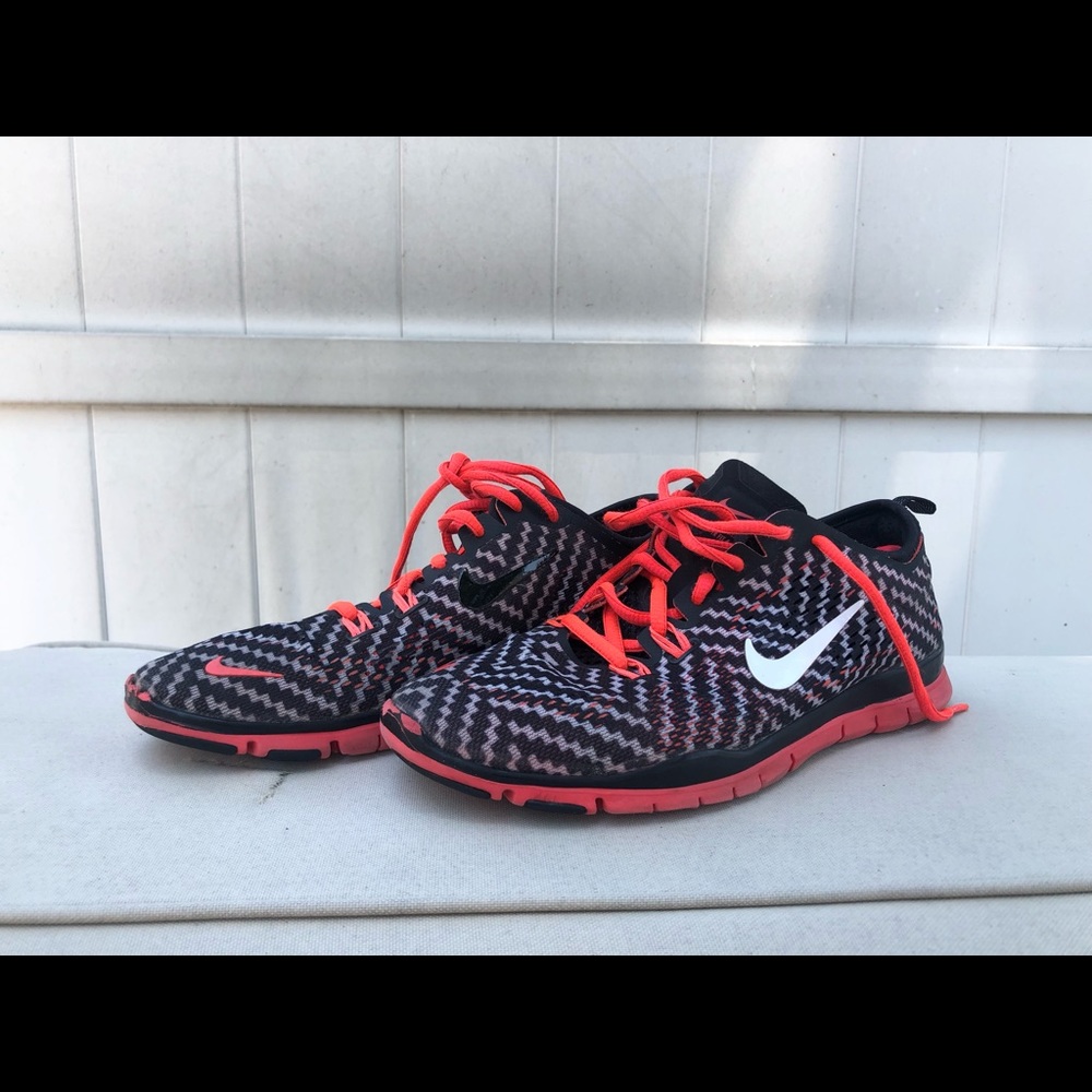 Black white and pink nike free runs